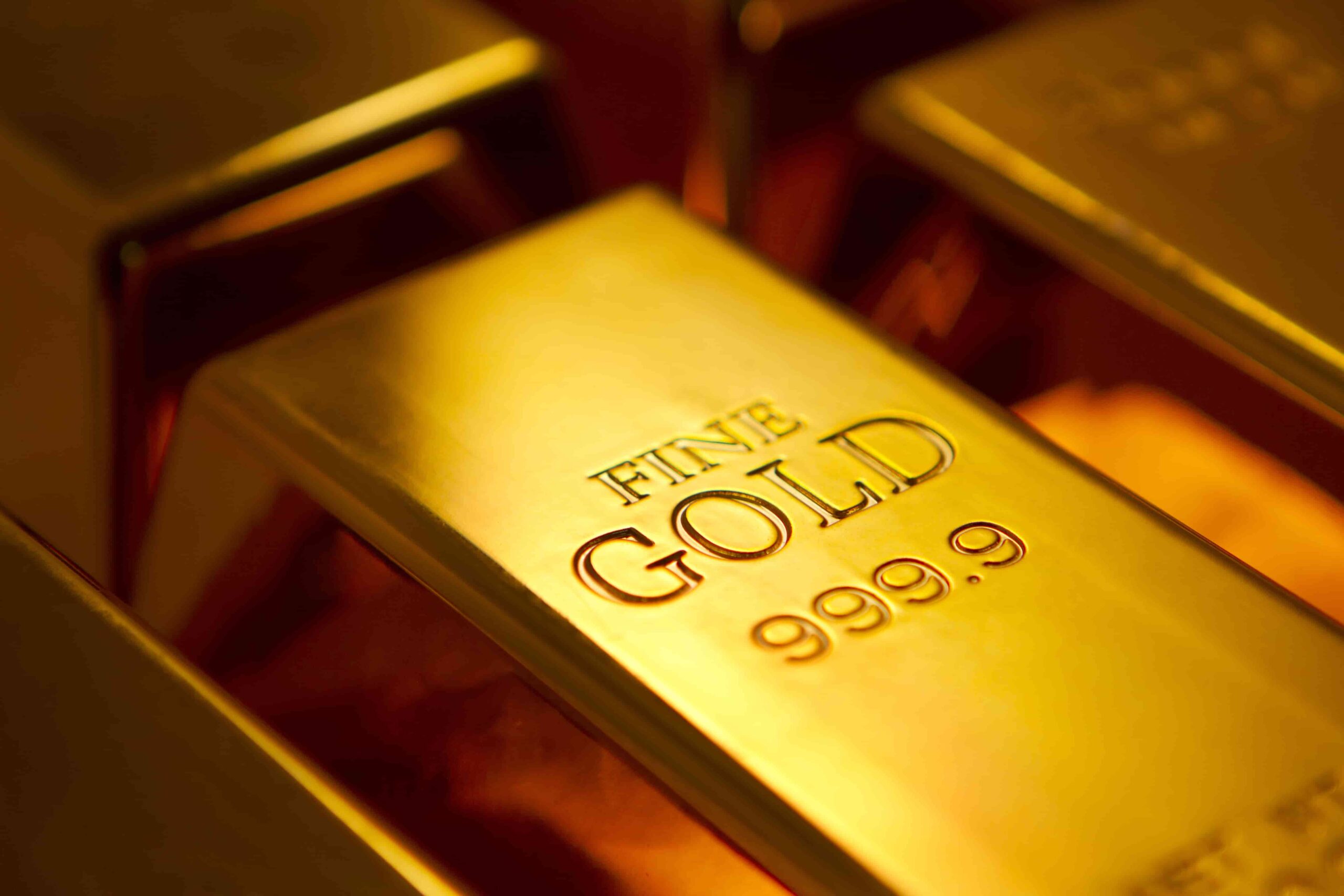 FT Adviser: Investors go for gold despite faith in FTSE 100 index